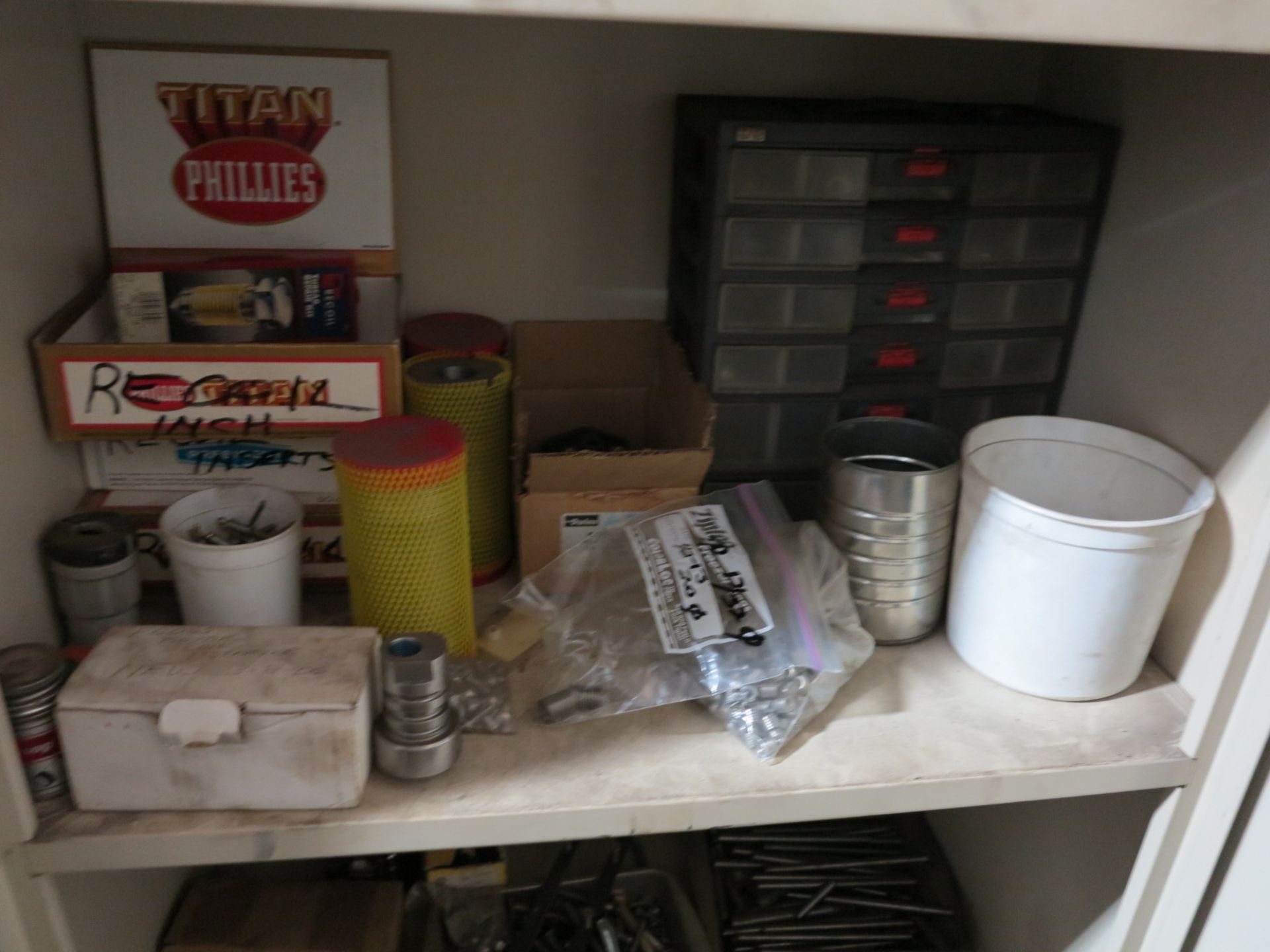 2-DOOR CABINET W/ CONTENTS OF MILLING CUTTERS AND MISC HARDWARE - Image 3 of 5