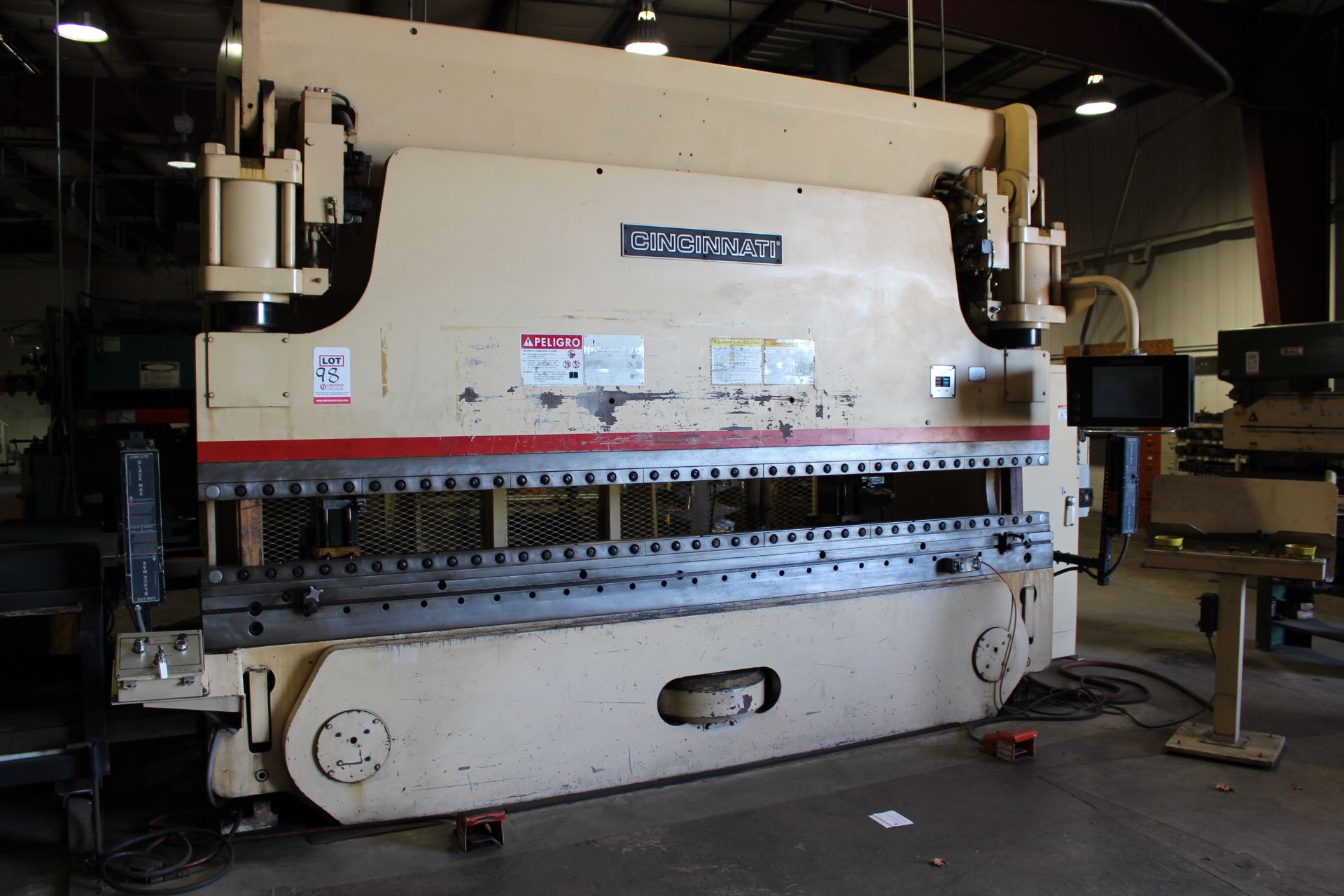 CINCINNATI 230AFX12 CNC HYDRAULIC PRESS BRAKE, S/N 49534, 230 TON X 14', TOP & BOTTOM CLAMPING, - Image 3 of 8