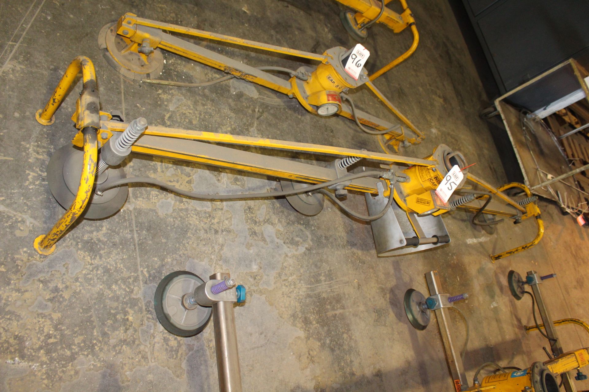 ANVER 820 LB MECHANICAL VACUUM LIFTER, MODEL M82M4-110