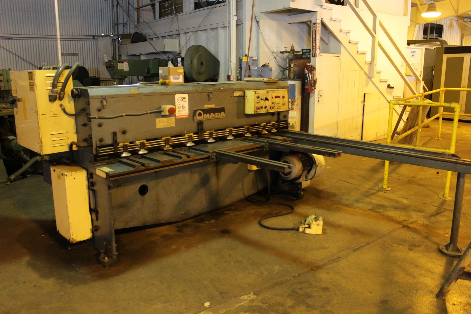 AMADA M-2045 SHEAR, S/N 2401997, 0.177" X 6', FRONT OPERATING BACK GAUGE, SQUARE ARM, (2) SUPPORTS - Image 2 of 5