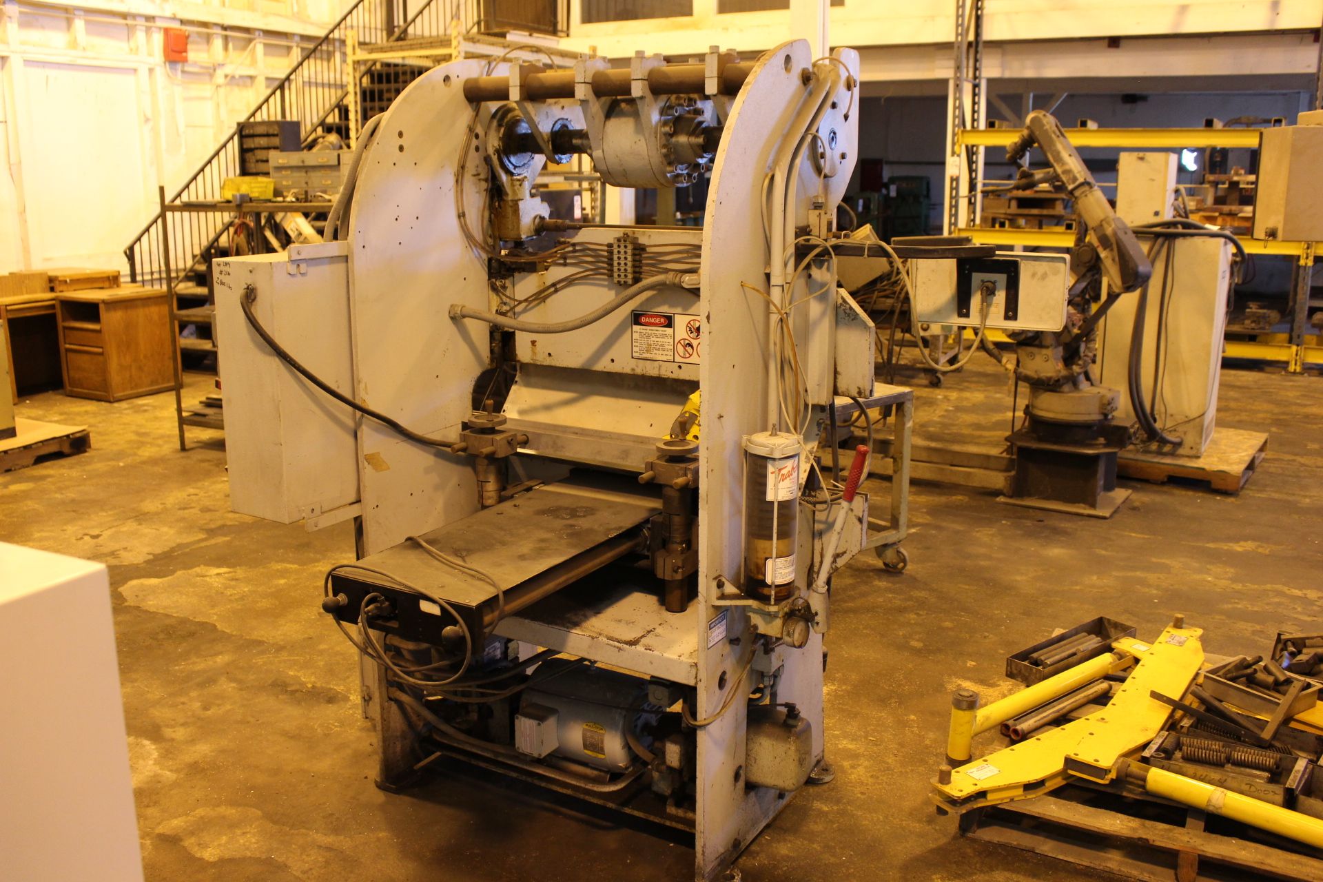 PACIFIC 4' BRAKE PRESS, MODEL 17-4, S/N 1208P, 11.22 TONS, MAX CAPACITY: 14 GAUGE X 48" - Image 2 of 2