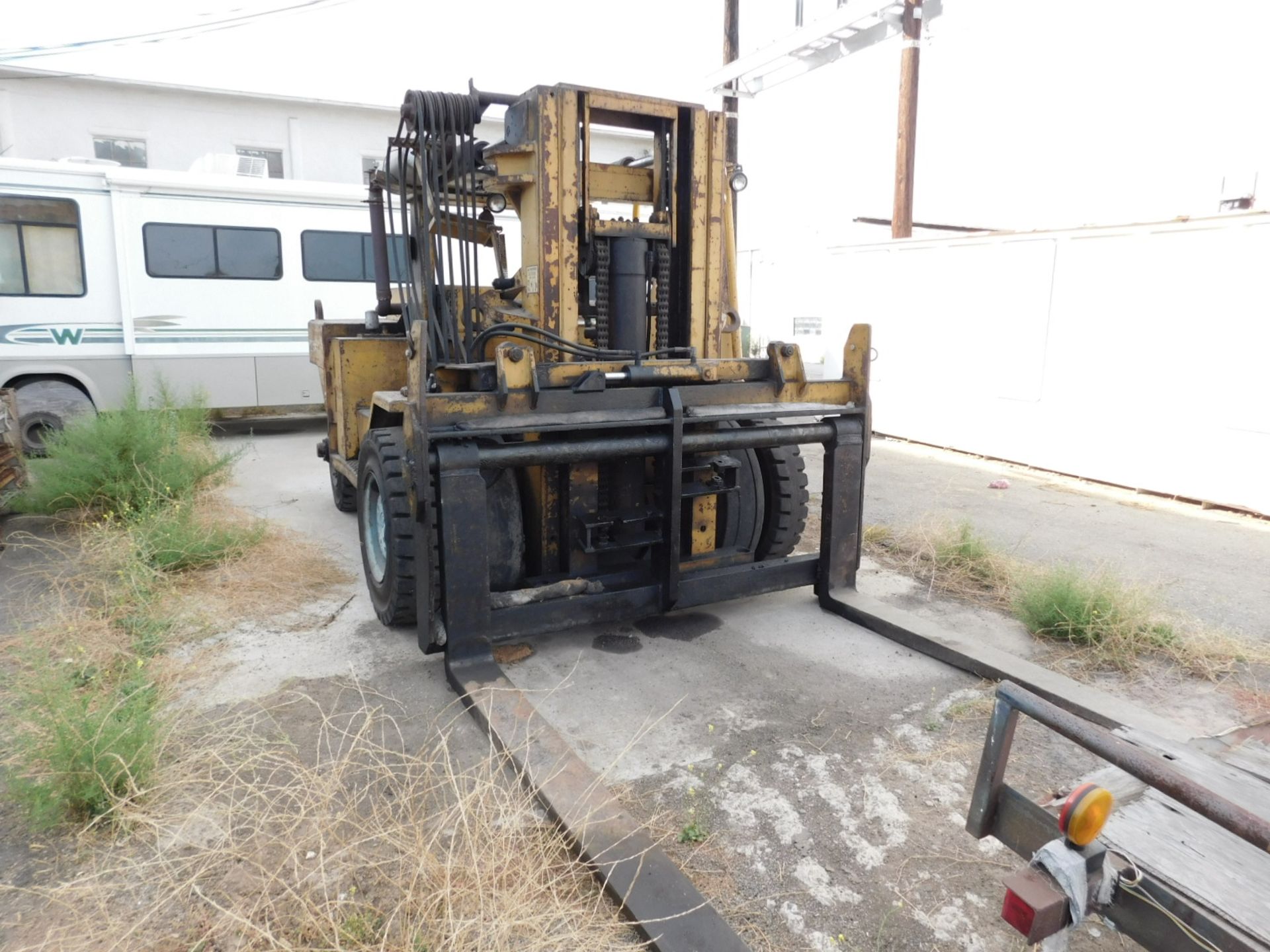 TAYLOR DIESEL FORKLIFT, 30,000 LB CAPACITY, MODEL Y-30-W0S, S/N S-44-13109, APPROX TRUCK WEIGHT 41, - Image 4 of 7