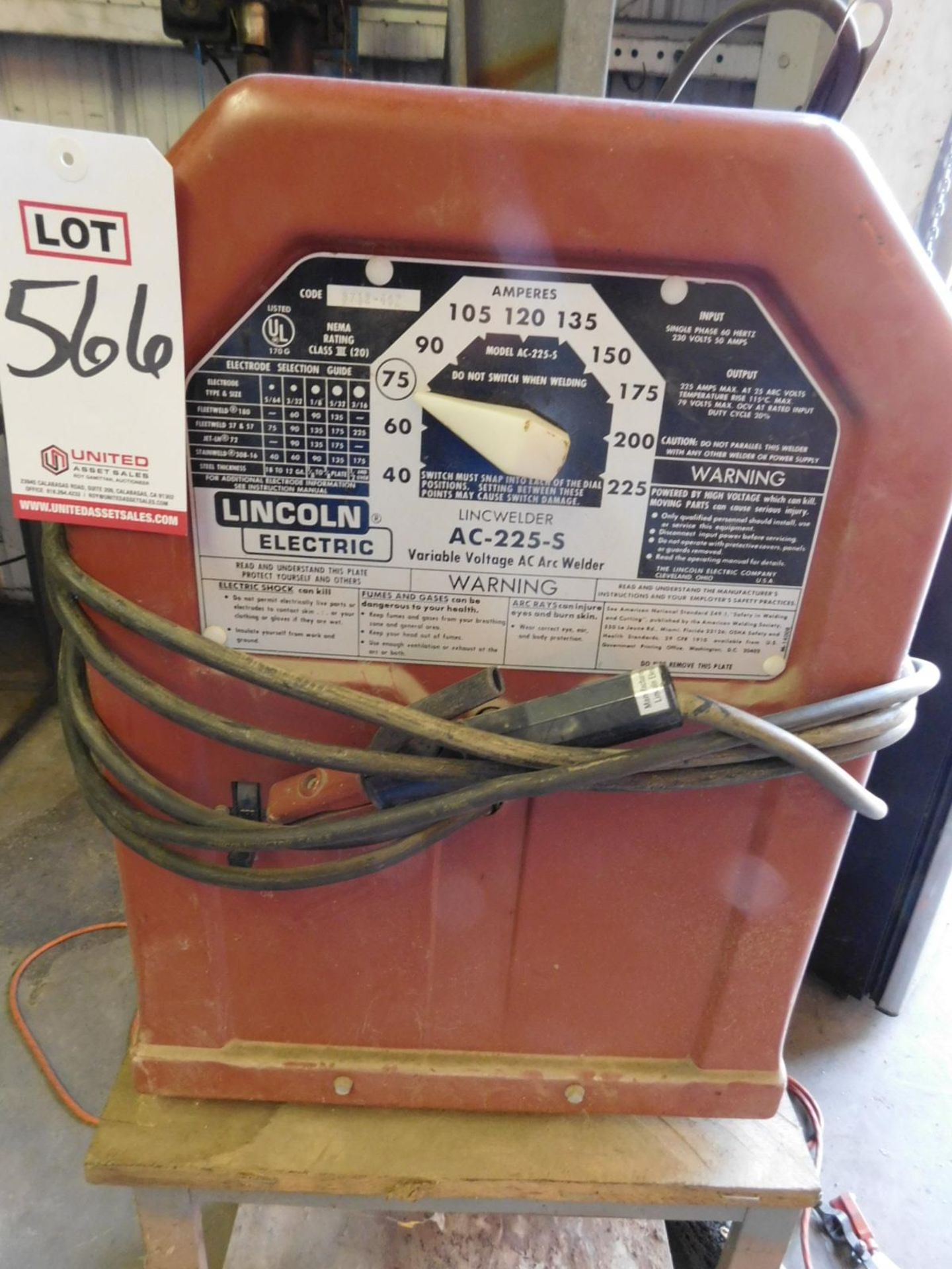 LINCOLN VOLTAGE AC ARC WELDER, CODE 8712-402