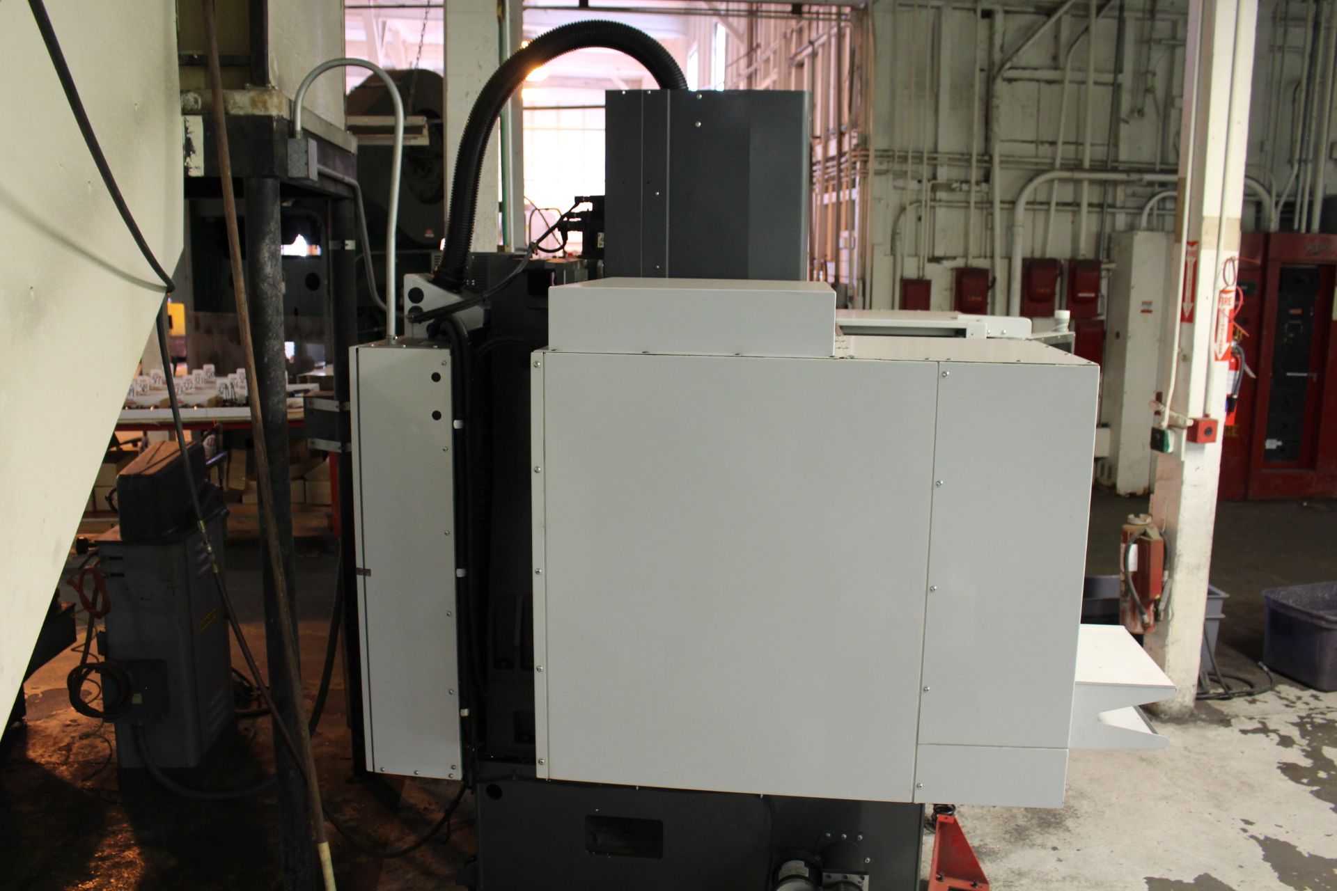 2012 HAAS SUPERMINI MILL 2 CNC VERTICAL MILL, S/N 1097695, 20" X, 16" Y, 14" Z, 40" X 14" TABLE, - Image 3 of 7