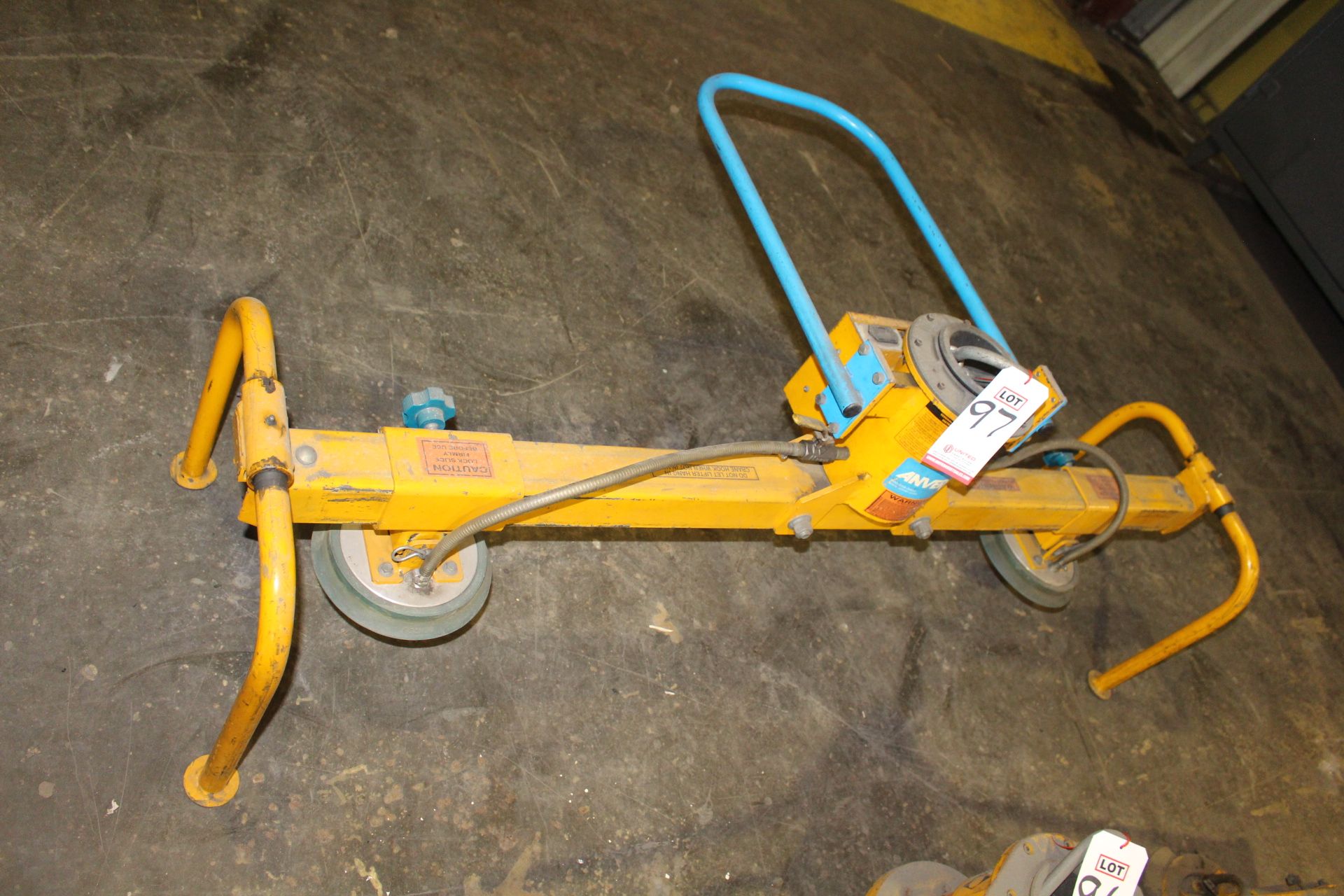 ANVER 500 LB MECHANICAL VACUUM LIFTER, MODEL M50M2-61