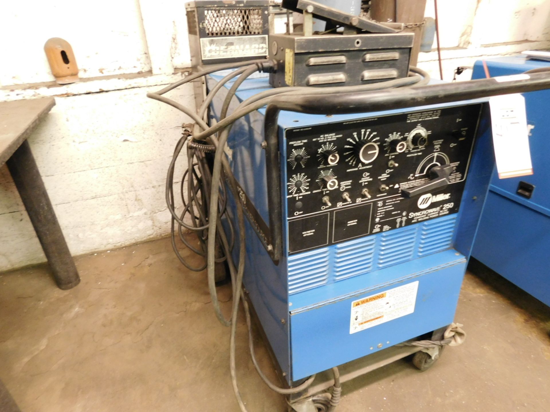 MILLER SYNCROWAVE 250 WELDER, STOCK NO. 903056, S/N KF906682