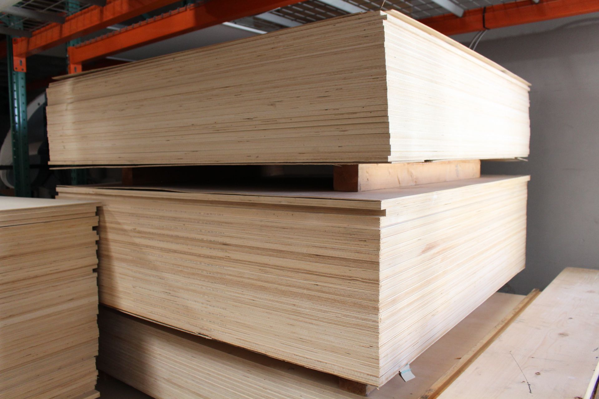 LOT - (4) STACKS OF HIGH QUALITY BIRCH PLYWOOD: (19) PCS OF 5/8" X 4' X 8', (18) PCS OF 3/4" X 5' - Image 2 of 3