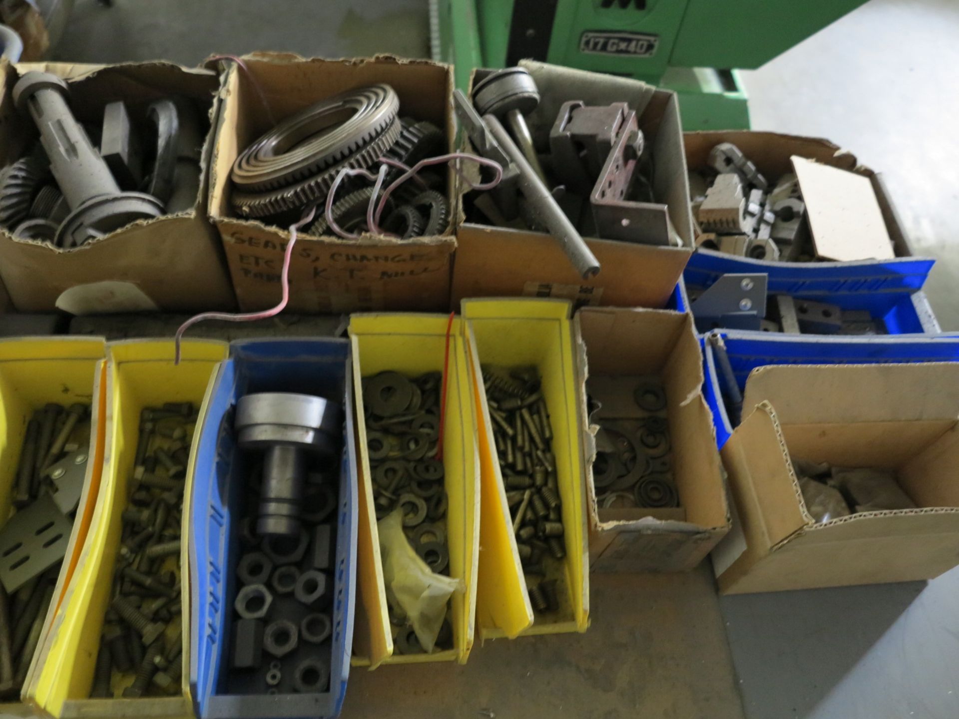LOT - TABLE, W/ CONTENTS TO INCLUDE: ELECTRIC MOTORS, BOLTS, CHUCK JAWS AND MISC PARTS - Image 3 of 4