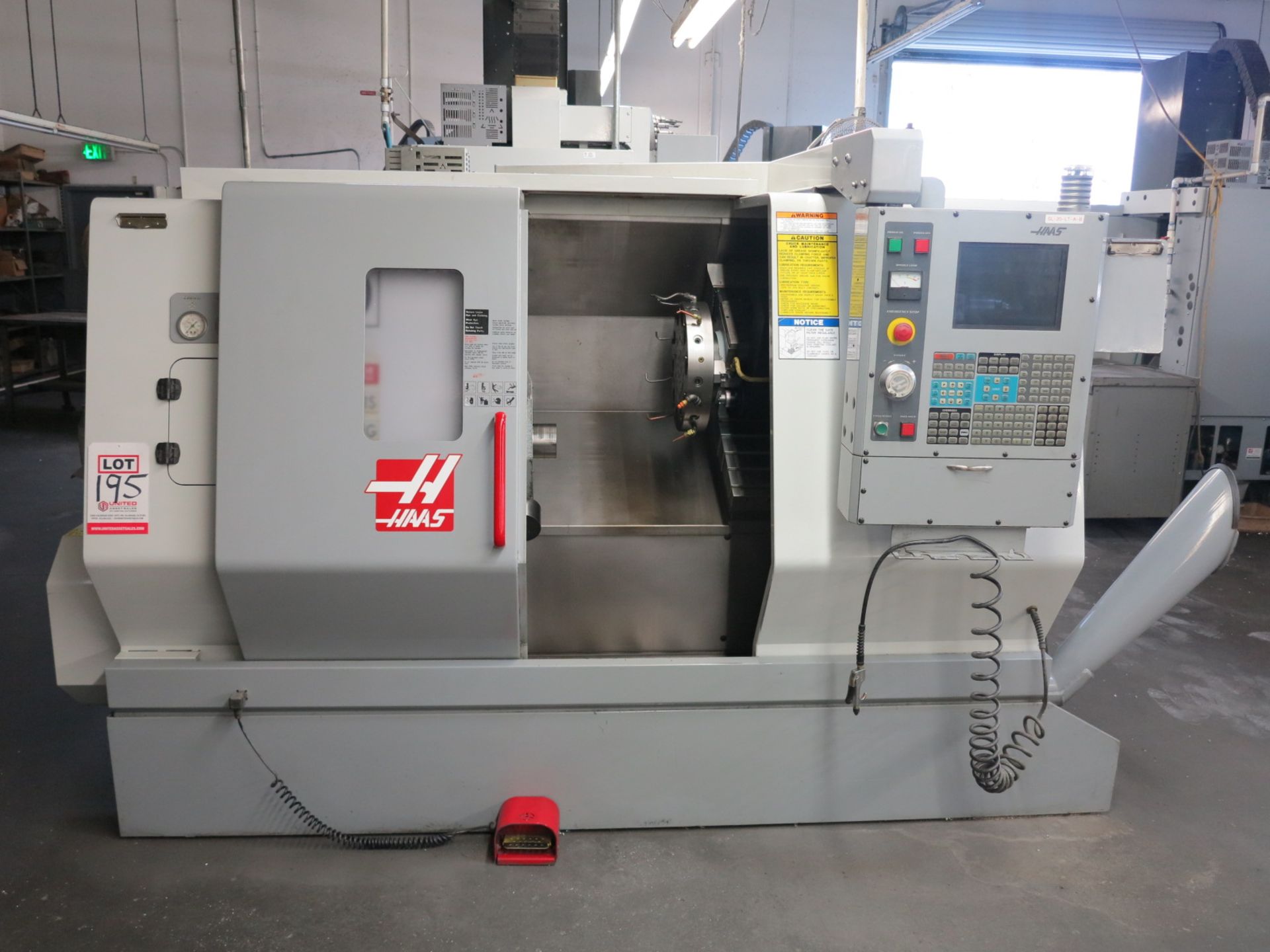 2004 HAAS SL-20 CNC TURNING CENTER, S/N 69040, FULL C-AXIS, LIVE TOOLING, COLLET CHUCK, 23" SWING, - Image 4 of 9