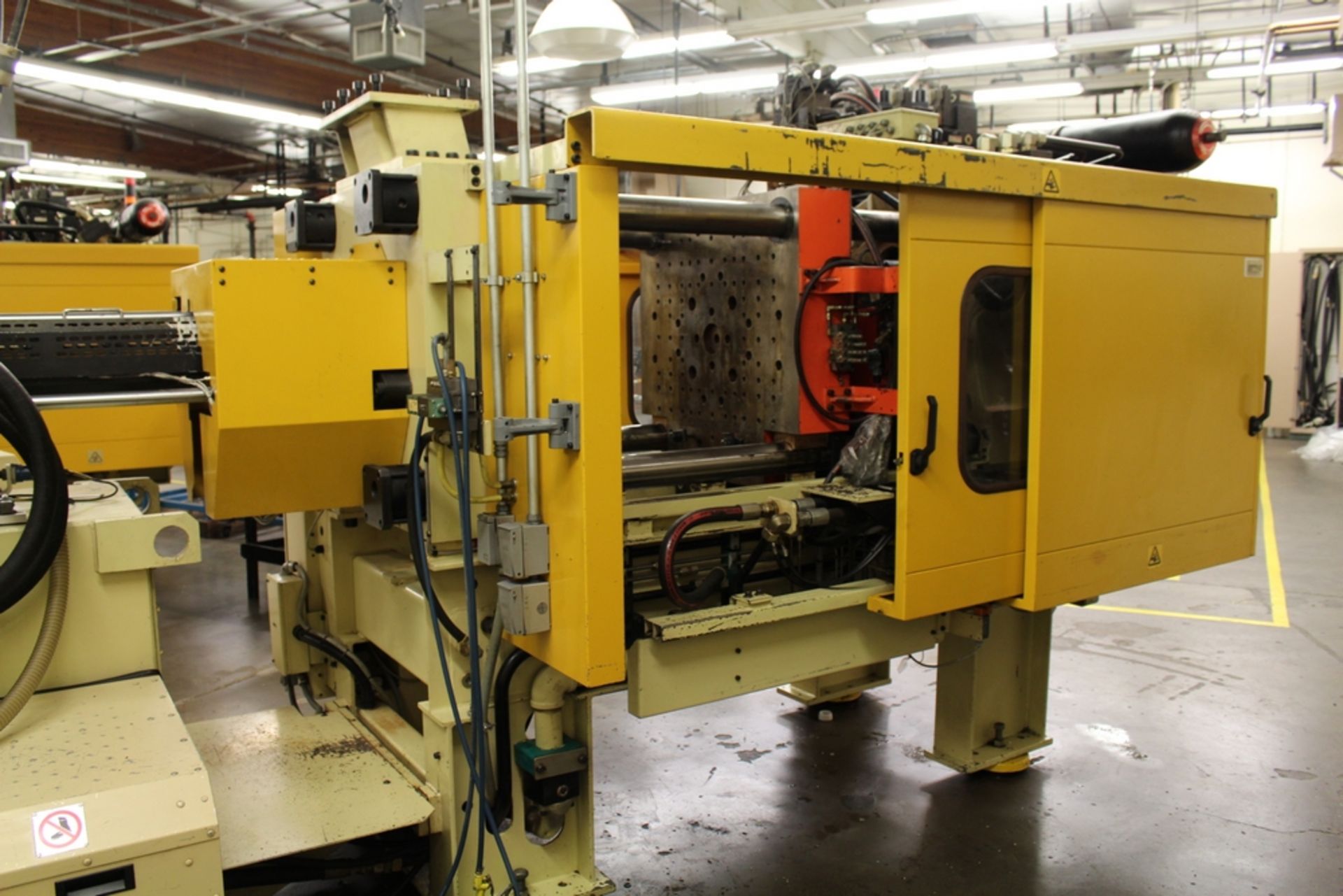 1995 HUSKY 225-TON INJECTION MOLDING MACHINE, MODEL G225GEN-RS50/50, S/N 11783, 36.5" X 36.5" - Image 6 of 6