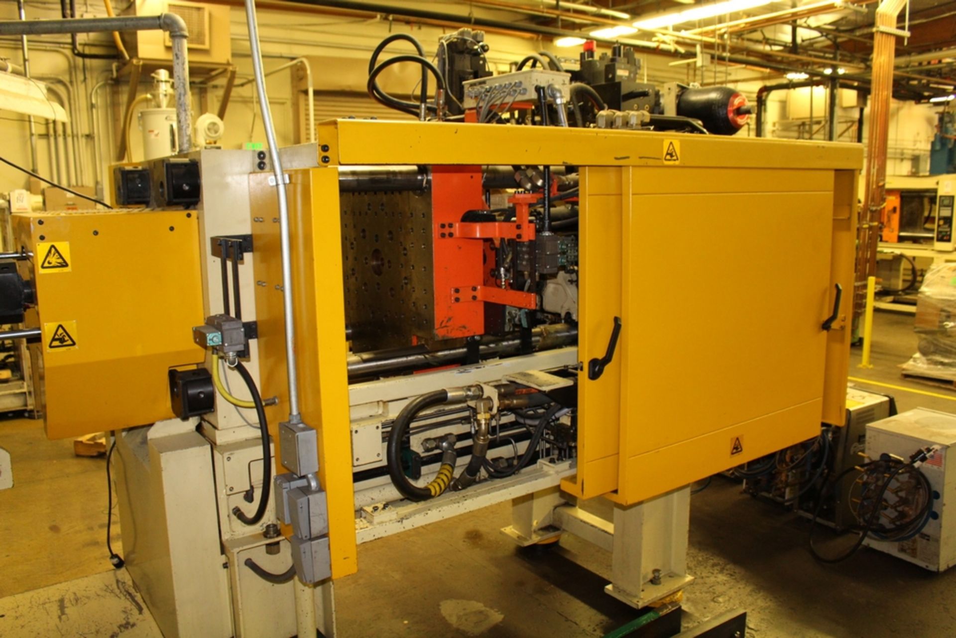 1995 HUSKY 225-TON INJECTION MOLDING MACHINE, MODEL CX160 RS42/42, S/N 11831, 31.5" X 31.5" PLATENS, - Image 8 of 8