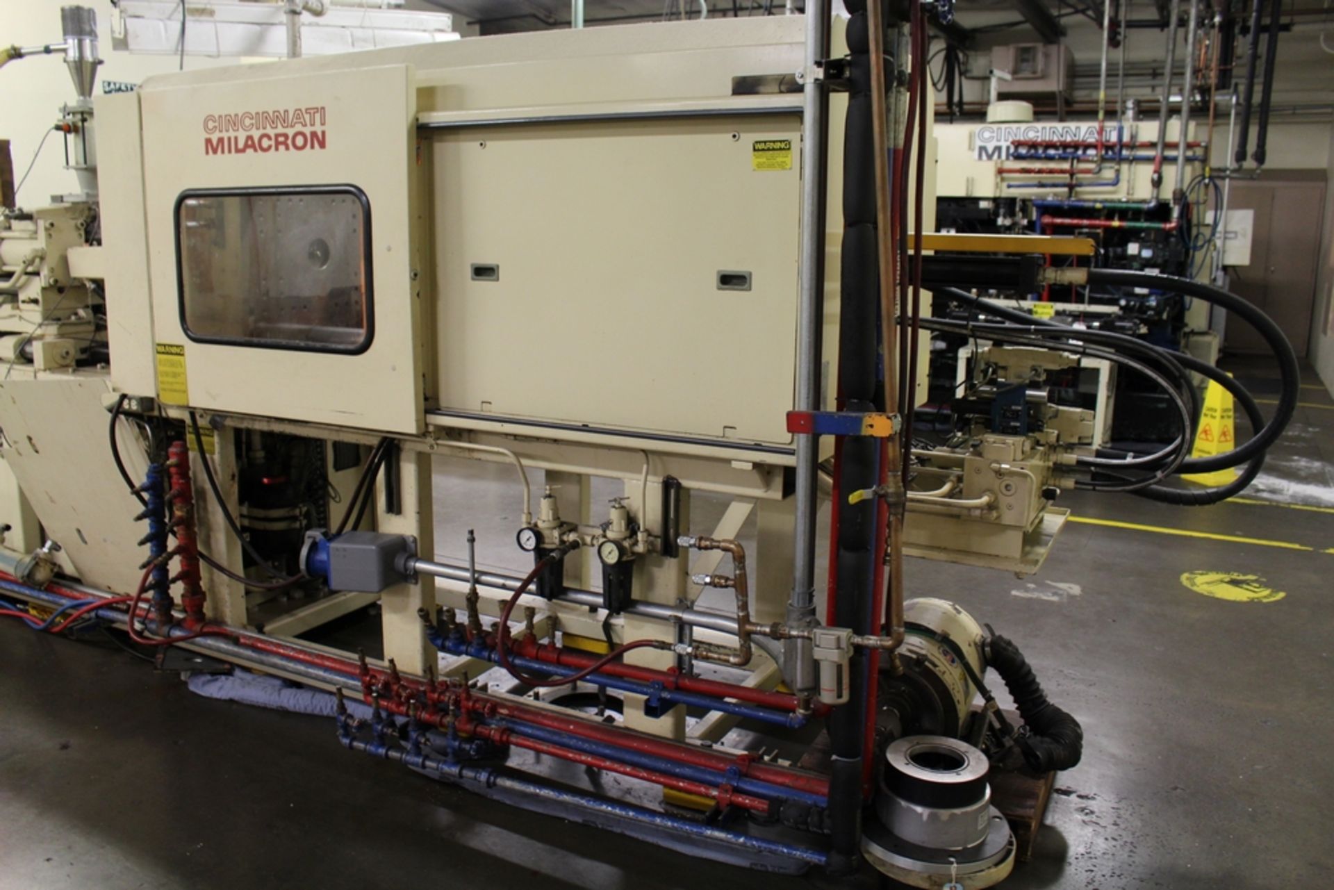 CINCINNATI MILACRON 165-TON INJECTION MOLDING MACHINE, MODEL VT 165-13, CAMAC VLC CONTROL, S/N - Image 9 of 10