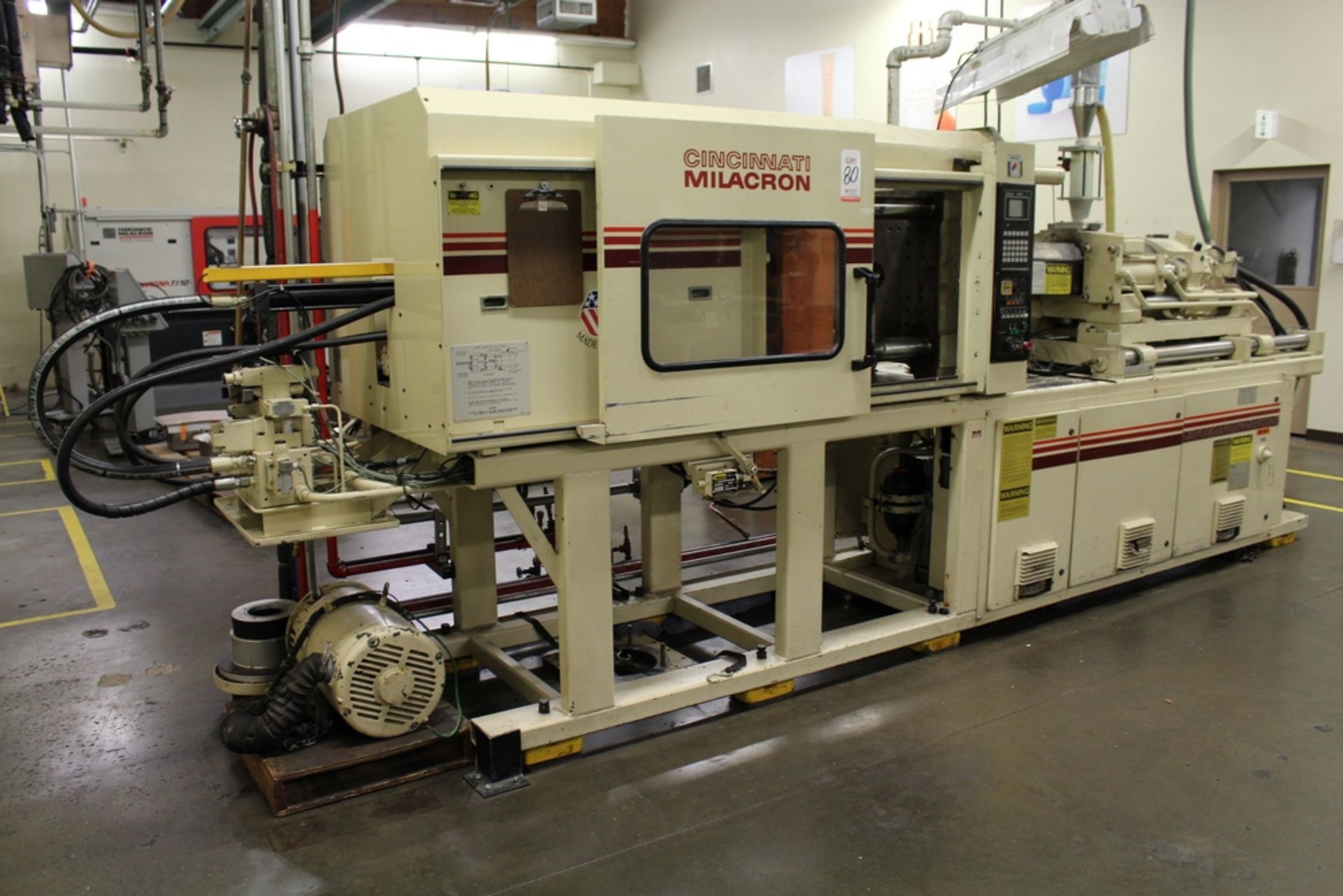 CINCINNATI MILACRON 165-TON INJECTION MOLDING MACHINE, MODEL VT 165-13, CAMAC VLC CONTROL, S/N