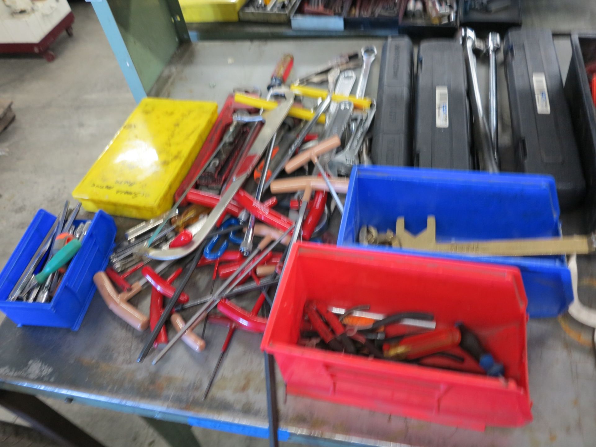 5' STEEL WORKBENCH WITH LARGE ASSORTMENT OF HAND TOOLS INCLUDING APPROX 5 TORQUE WRENCHES, ETC. - Image 5 of 5