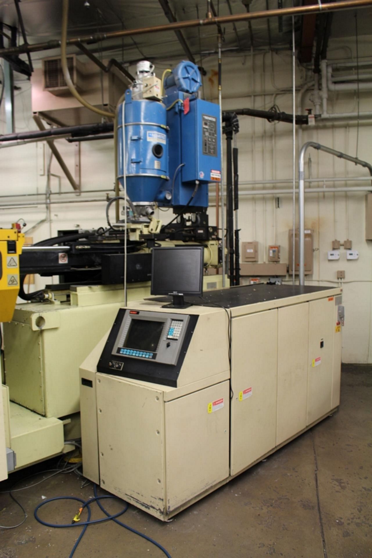 1996 HUSKY 225-TON INJECTION MOLDING MACHINE, MODEL G225GEN-RS50/50, S/N 12483, 36.5" X 36.5" - Image 3 of 8