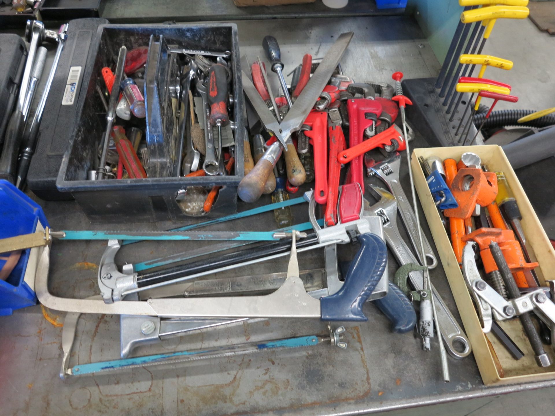 5' STEEL WORKBENCH WITH LARGE ASSORTMENT OF HAND TOOLS INCLUDING APPROX 5 TORQUE WRENCHES, ETC. - Image 4 of 5