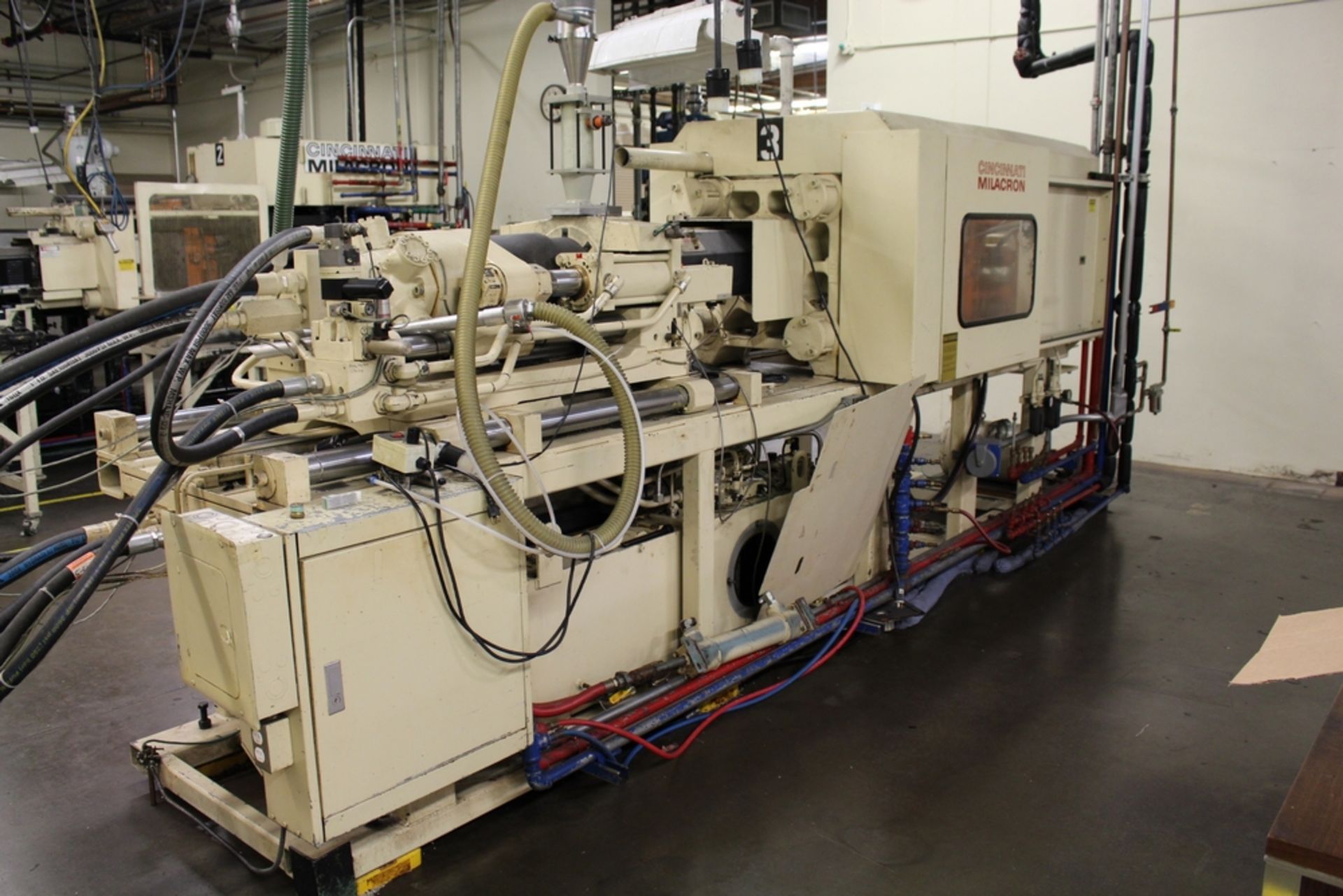 CINCINNATI MILACRON 165-TON INJECTION MOLDING MACHINE, MODEL VT 165-13, CAMAC VLC CONTROL, S/N - Image 7 of 10