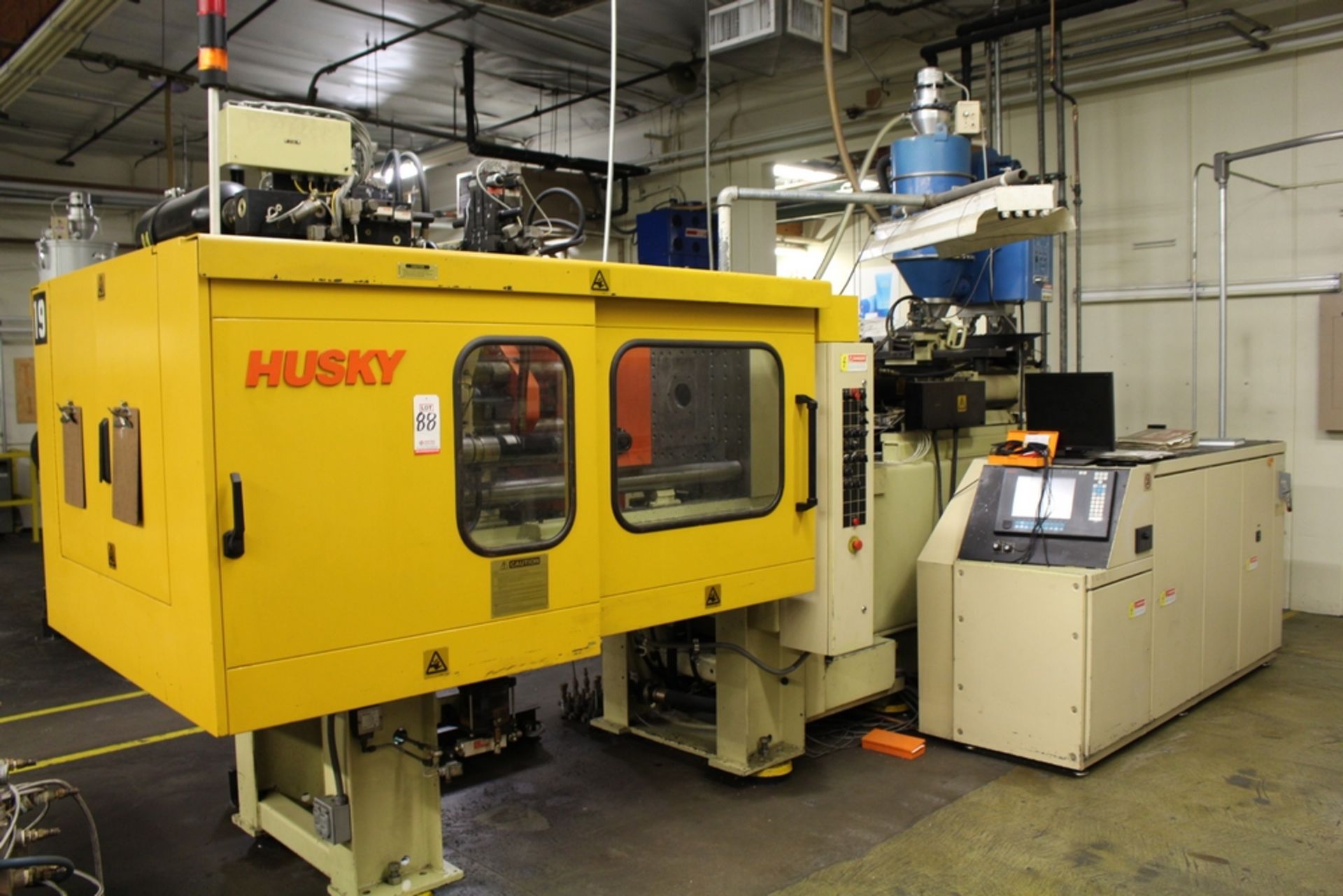 1995 HUSKY 225-TON INJECTION MOLDING MACHINE, MODEL CX160 RS42/42, S/N 11831, 31.5" X 31.5" PLATENS,