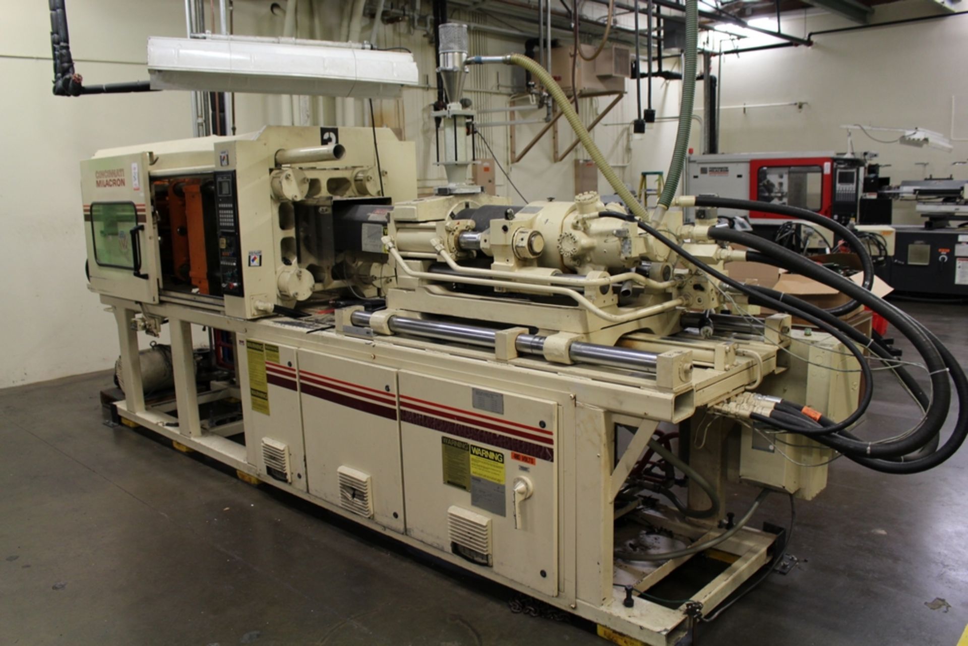 CINCINNATI MILACRON 165-TON INJECTION MOLDING MACHINE, MODEL VT 165-13, CAMAC VLC CONTROL, S/N - Image 4 of 10