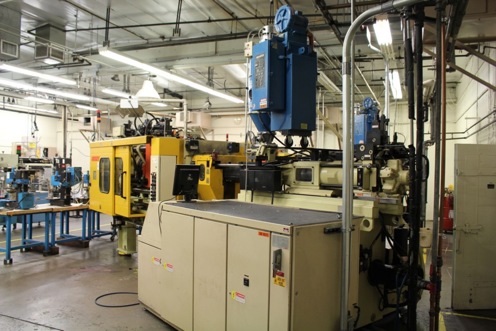 1996 HUSKY 225-TON INJECTION MOLDING MACHINE, MODEL G225GEN-RS50/50, S/N 12483, 36.5" X 36.5" - Image 6 of 8