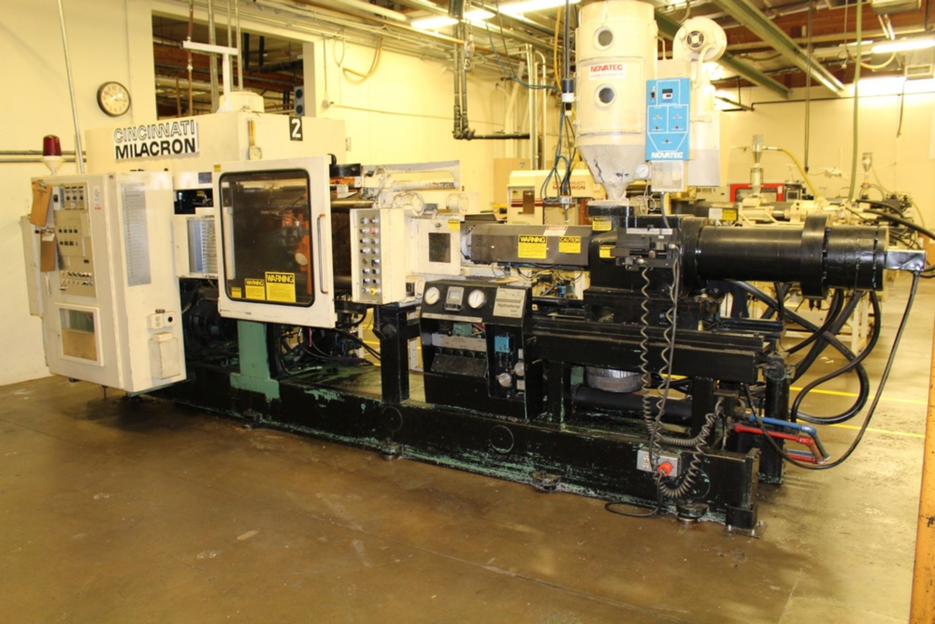 CINCINNATI MILACRON 350-TON INJECTION MOLDING MACHINE, 12 OZ L.P., S/N 80-350, 33" X 33" PLATENS,