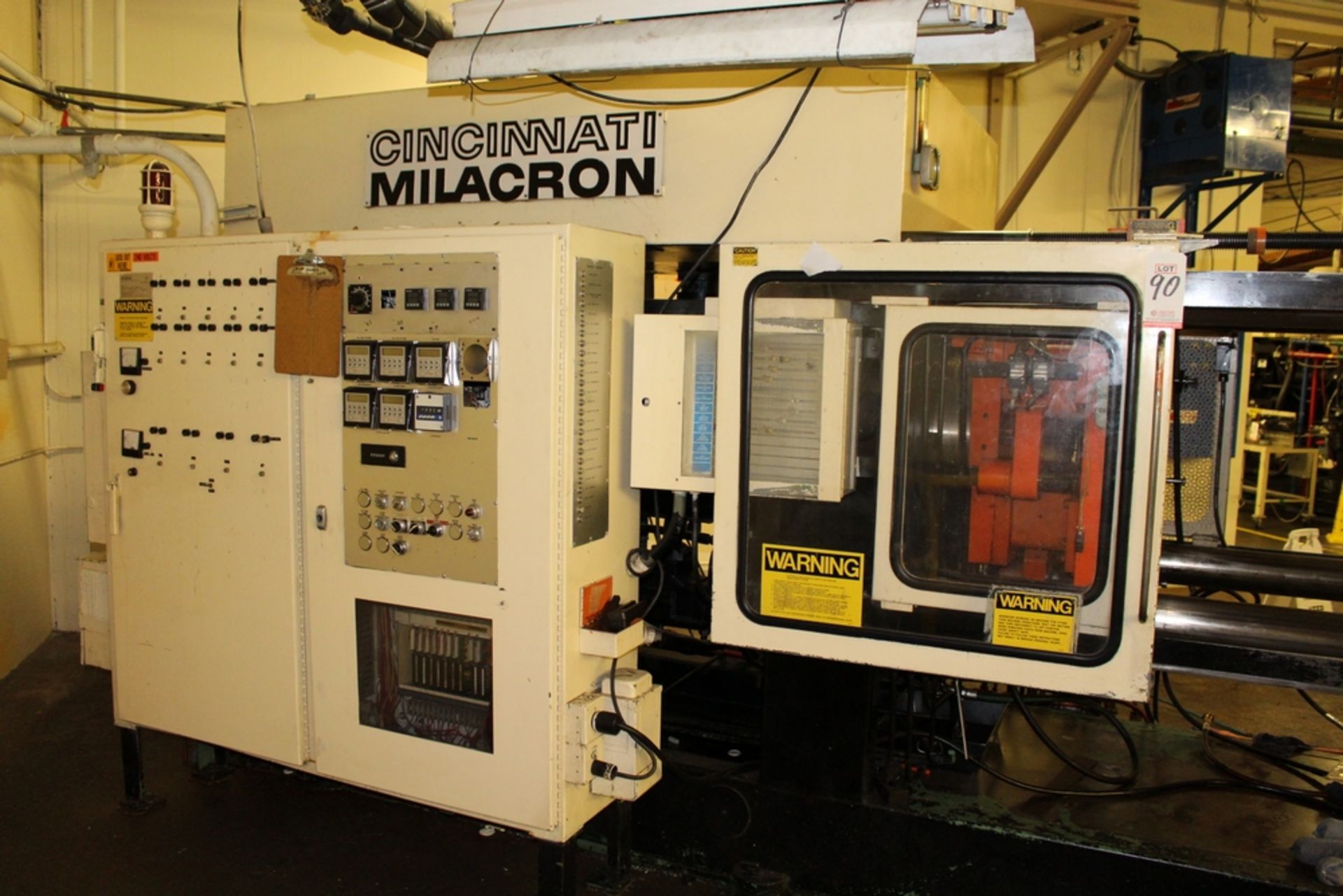 CINCINNATI MILACRON 375-TON INJECTION MOLDING MACHINE, 32 OZ MACO 3, S/N 4003A21/76-60, 38" X 38"