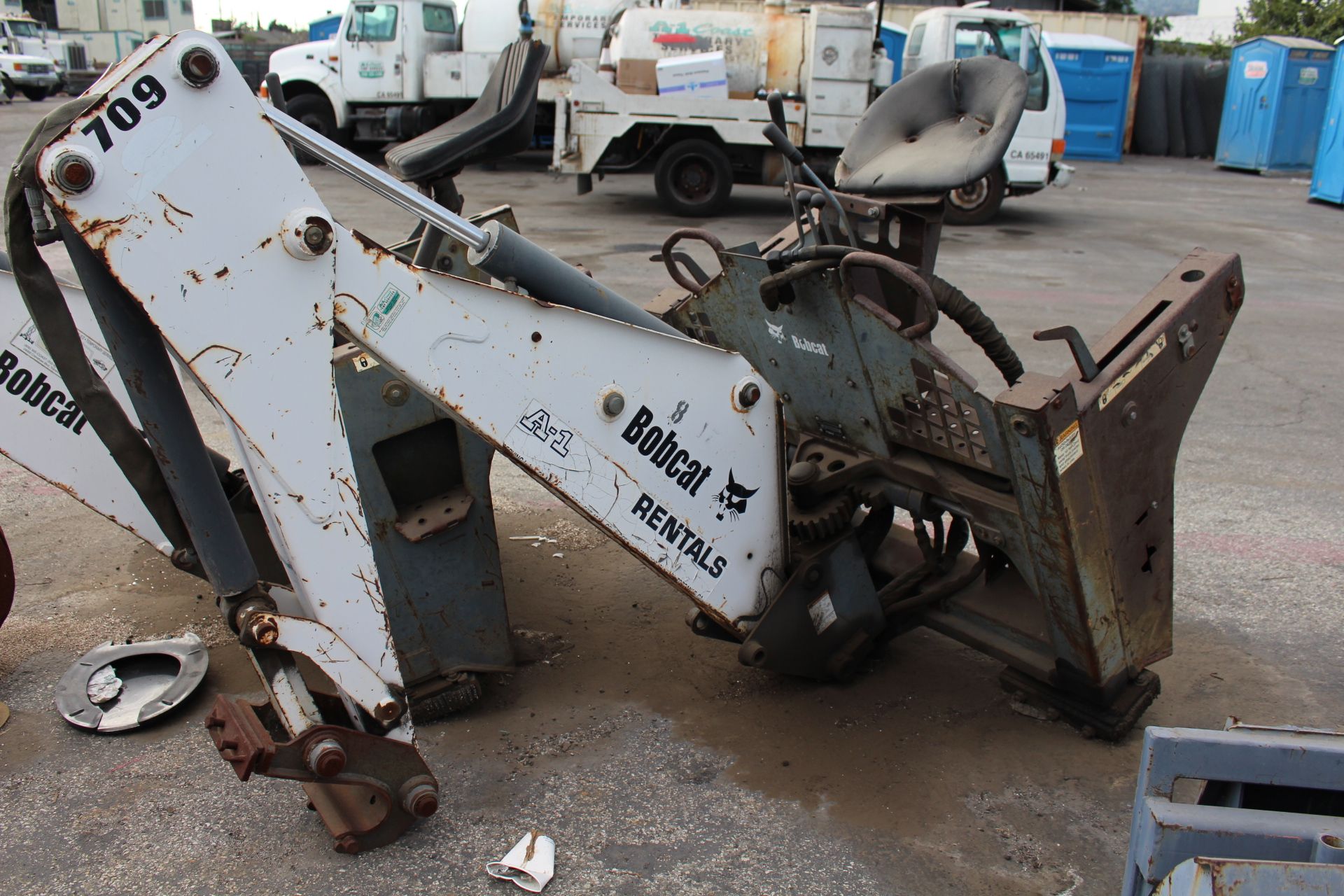 BOBCAT MODEL 709 BACKHOE ATTACHMENT - Image 2 of 2