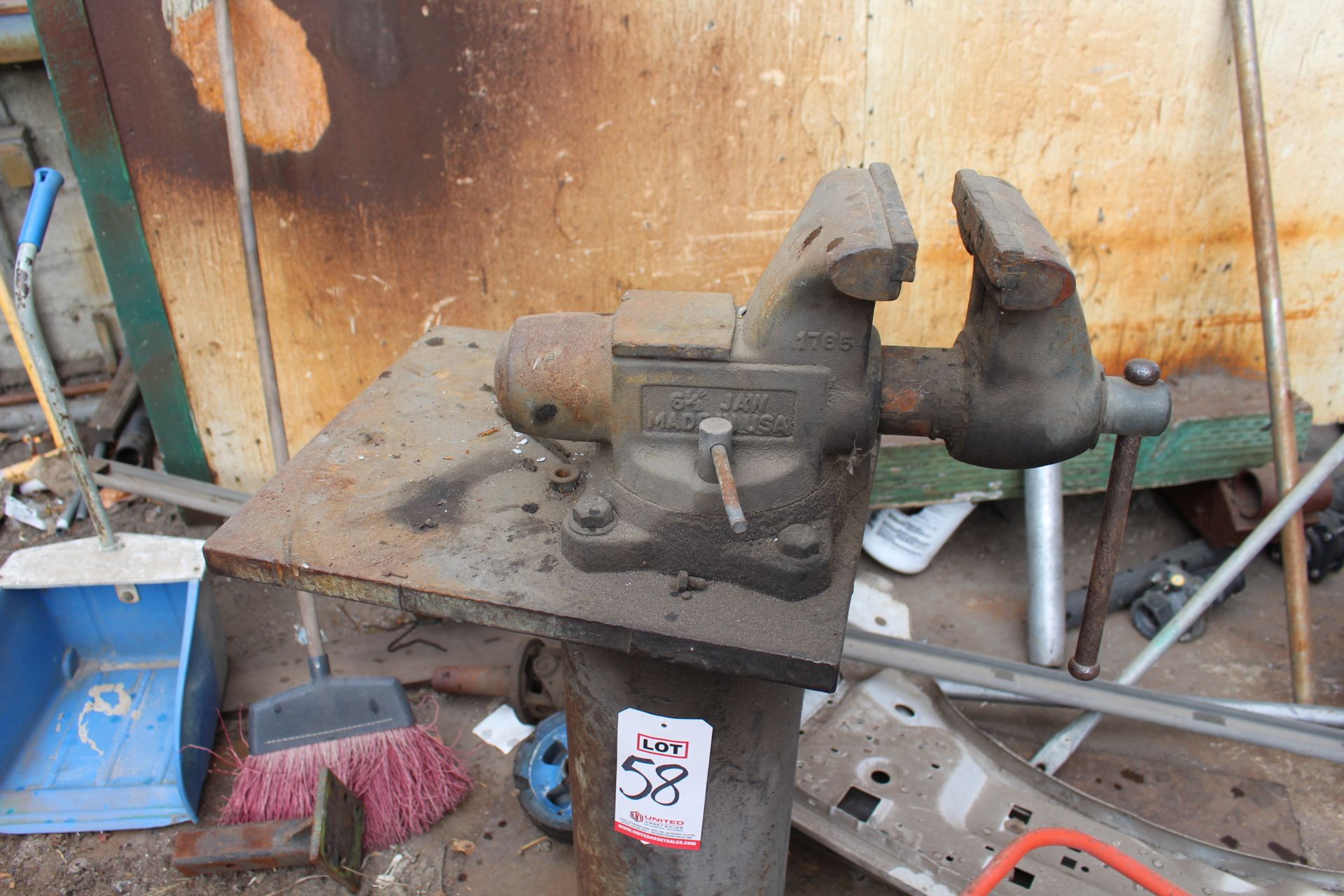 ***VOID*** 6-1/2" BENCH VISE ON HEAVY DUTY STAND