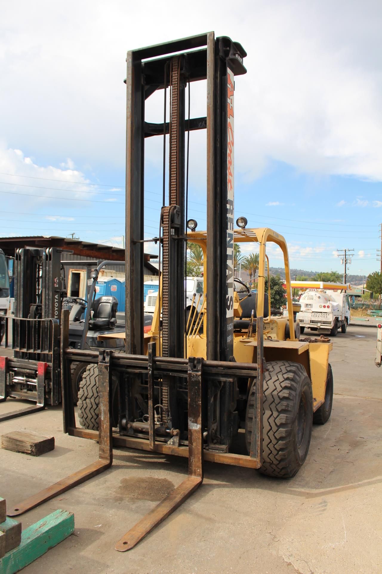 CATERPILLAR DIESEL FORKLIFT, MODEL R80, S/N 1KK00292, 3-STAGE MAST, ALL TERRAIN TIRES, SIDE SHIFT,