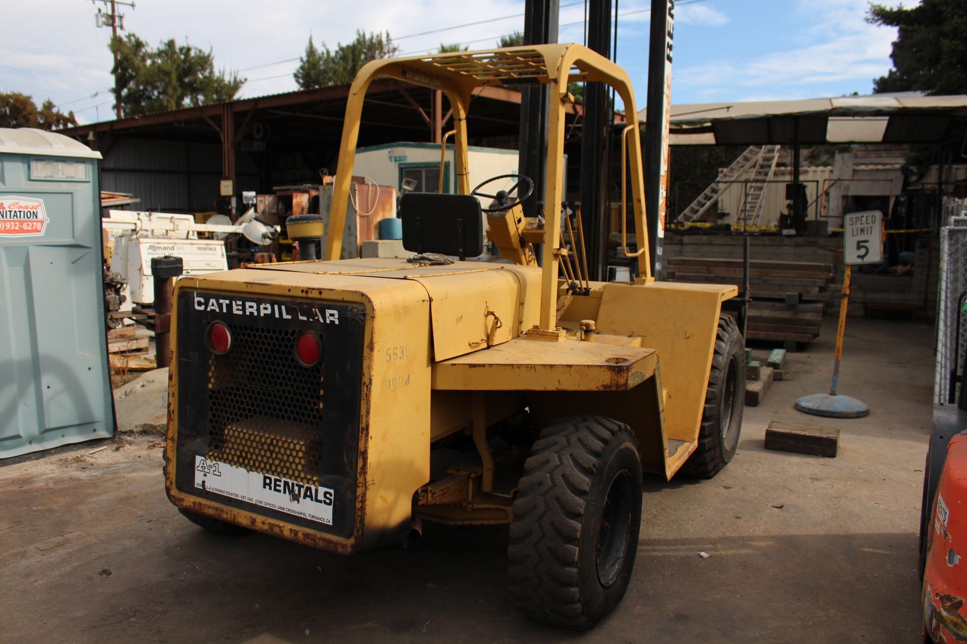 CATERPILLAR DIESEL FORKLIFT, MODEL R80, S/N 1KK00292, 3-STAGE MAST, ALL TERRAIN TIRES, SIDE SHIFT, - Image 3 of 5