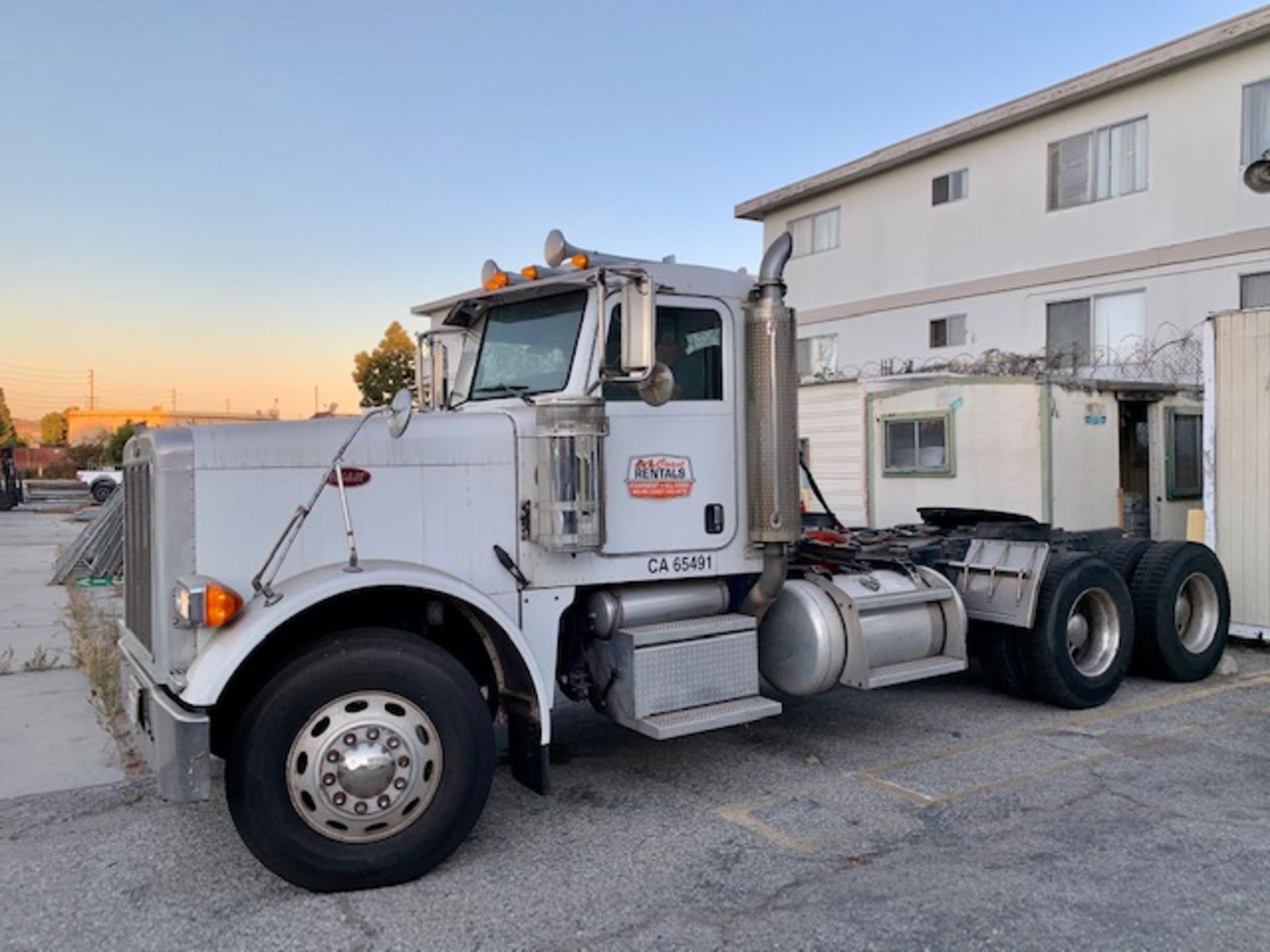 2006 PETERBILT, MODEL 379, CONVENTIONAL CAB, 6 X 4 DRIVE, CATERPILLAR 3306/C15/C16 DIESEL ENGINE, 8 - Image 2 of 5