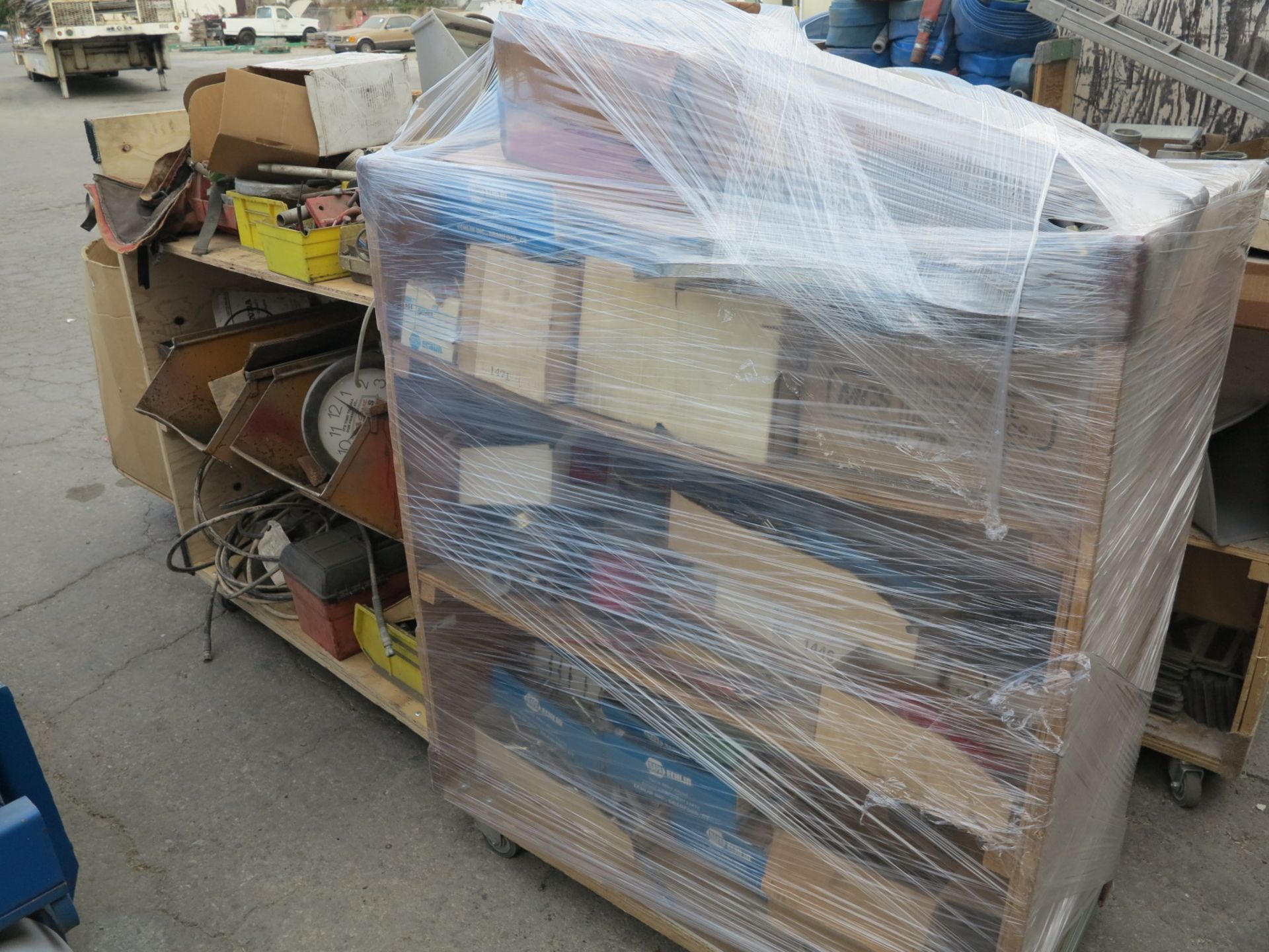 LOT - (4) CARTS TO CONTAIN: SUMP PUMPS, AUTOMOTIVE, CHEM LOCK, BOX OF MISC ITEMS - Image 3 of 5