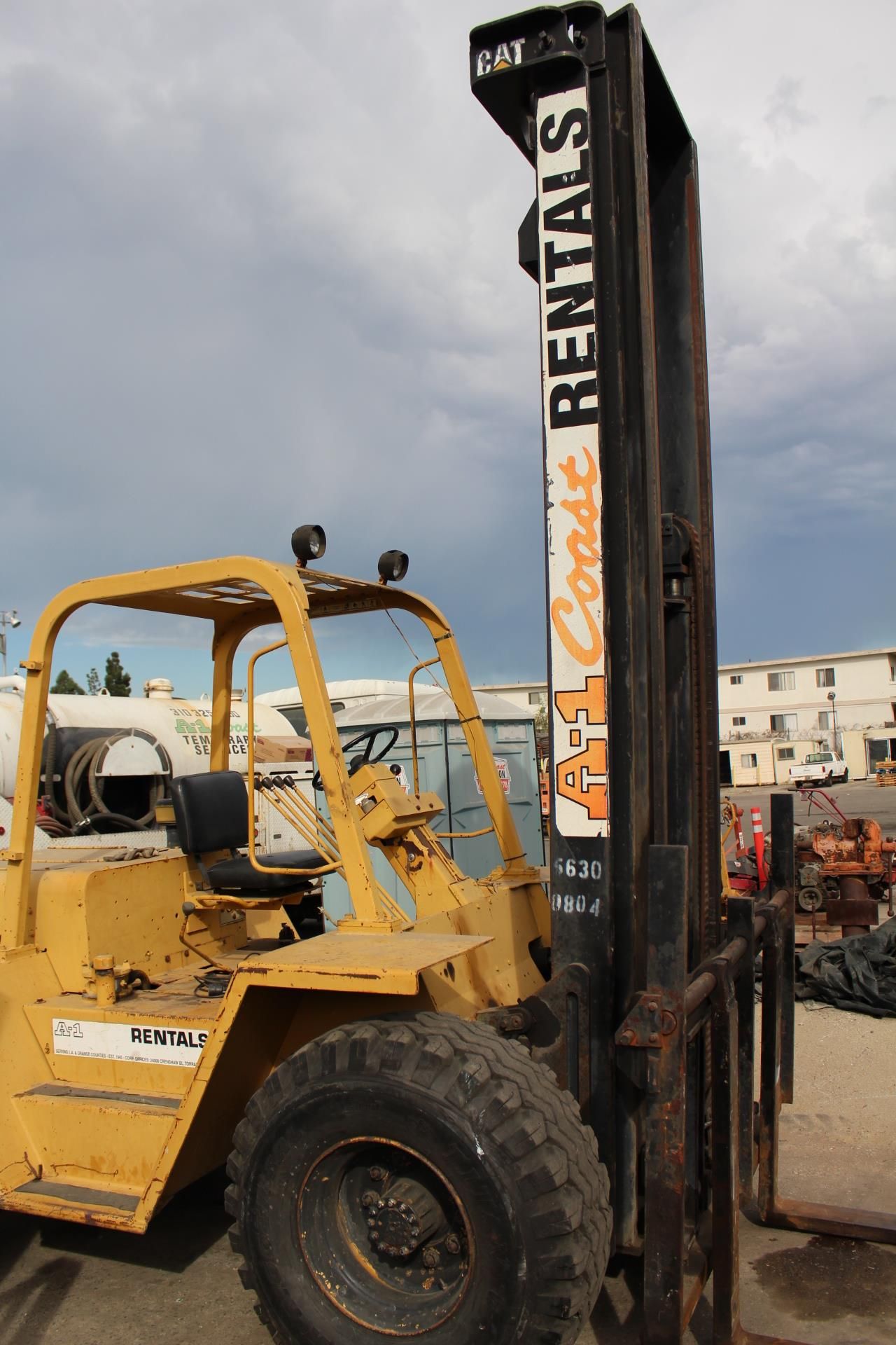 CATERPILLAR DIESEL FORKLIFT, MODEL R80, S/N 1KK00292, 3-STAGE MAST, ALL TERRAIN TIRES, SIDE SHIFT, - Image 5 of 5