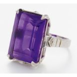 AMETHYST-DIAMANT-RING. Deutschland, um 1970. Silbern, Gesamtgewicht: 11,5g. EU-RM: 55. 4 winzige