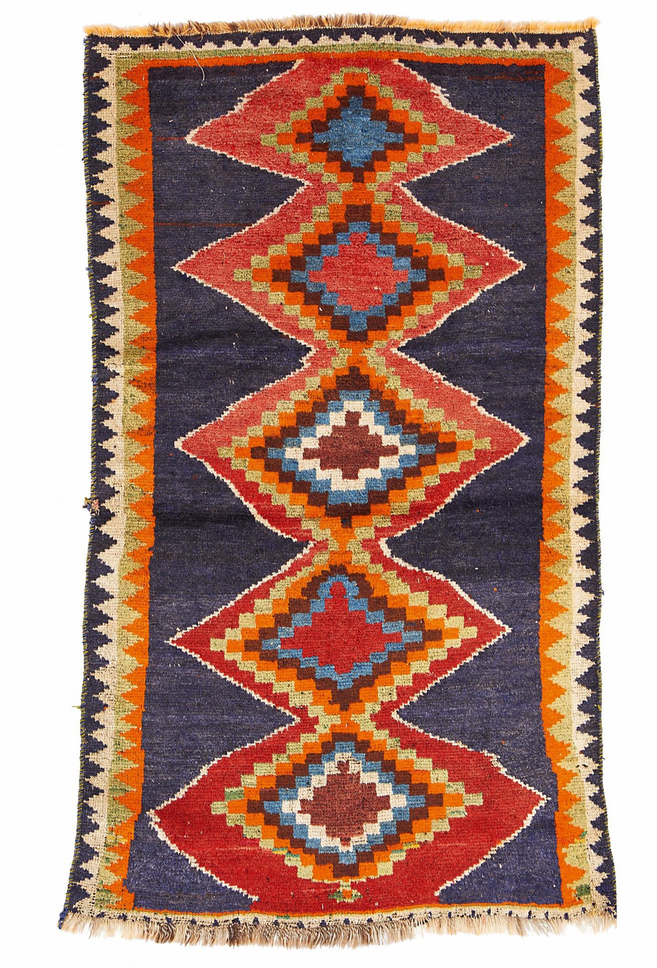 GABBEH-GASCHGAI. Um 1900. Zustand C. 173 x 102cm. (Ein Ende verkürzt, beschädigte Seitenkante).