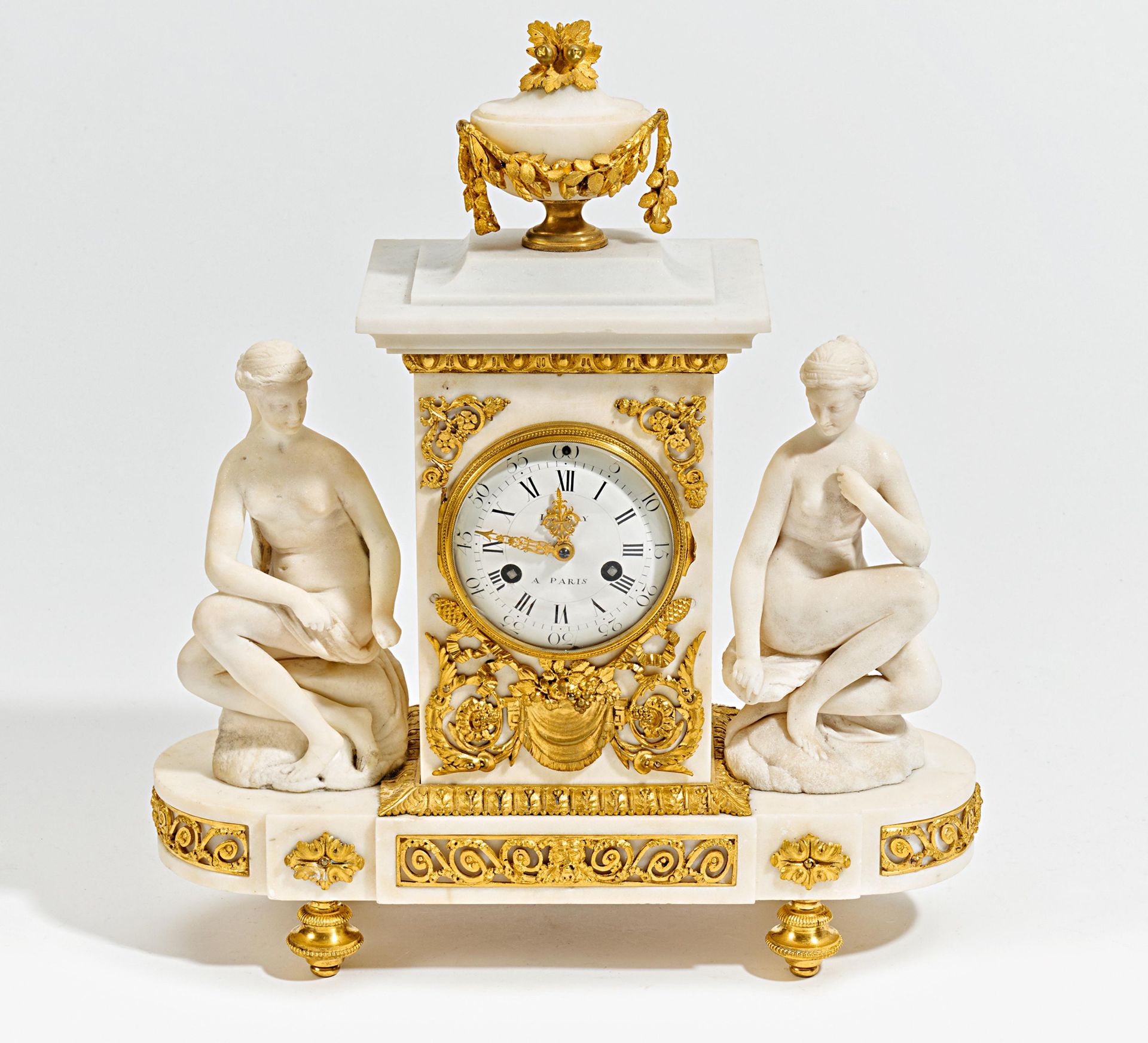 PENDULE STYLE LOUIS XVI. Paris. Bez. Le Roy. Weißer Marmor, Alabaster, vergoldete