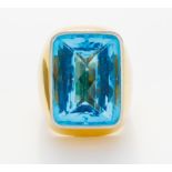 BLAUTOPAS-RING. Deutschland, um 2000. 750/- Gelb-/Weißgold, gest., Gesamtgewicht: 36,5g. EU-RM: