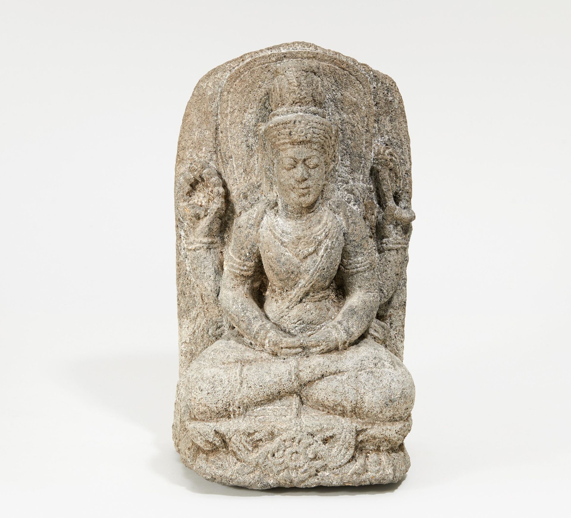 VIERARMIGER VISHNU. Indien. Im Stil der Chola-Periode, aber evtl. später. Granit. H. 37cm. Zustand