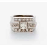 DIAMANT-RING. Wohl USA, um 1940. Weißgold, Gesamtgewicht: 12,0g. EU-RM: 54,5. 17 Diamanten.