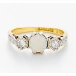 OPAL-DIAMANT-RING. Wohl England, um 1880. Platin, 750/- Gelbgold, gest., Gesamtgewicht: 3,5g. EU-RM: