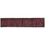 HAMADAN. Zwei Teppiche. 1 Viertel 20 Jh. Zustand C. a) 100 x 460cm, b) 97 x 472cm. a) verblichen und