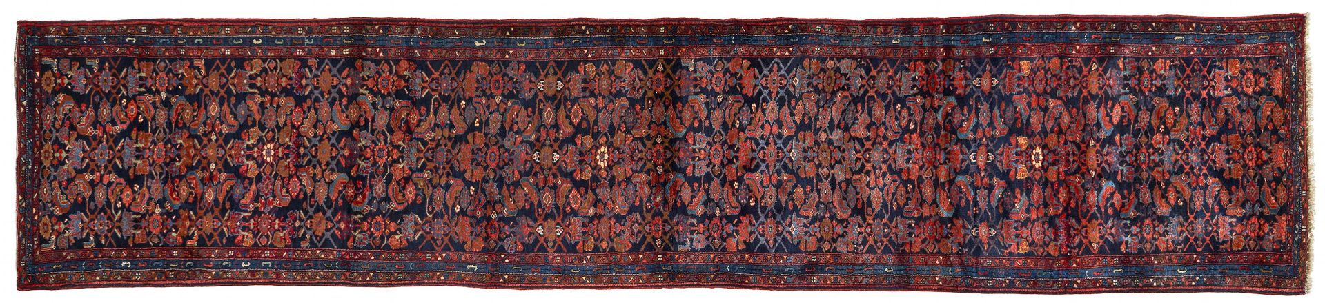 HAMADAN. Zwei Teppiche. 1 Viertel 20 Jh. Zustand C. a) 100 x 460cm, b) 97 x 472cm. a) verblichen und