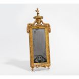 KLEINER SPIEGEL LOUIS XVI. Frankreich. Holz, geschnitzt und vergoldet. 51 x 16,5cm. Zustand C.