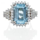 DIAMANT-AQUAMARIN-RING. Italien, um 1990. 750/- Weißgold, Gesamtgewicht: 15,0g. EU-RM: 59. Ca. 42