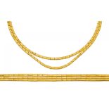 GOLD-SET: COLLIER UND ARMBAND. Wohl Italien, um 1980. 750/- Gelbgold, Gesamtgewicht: 80,0g.