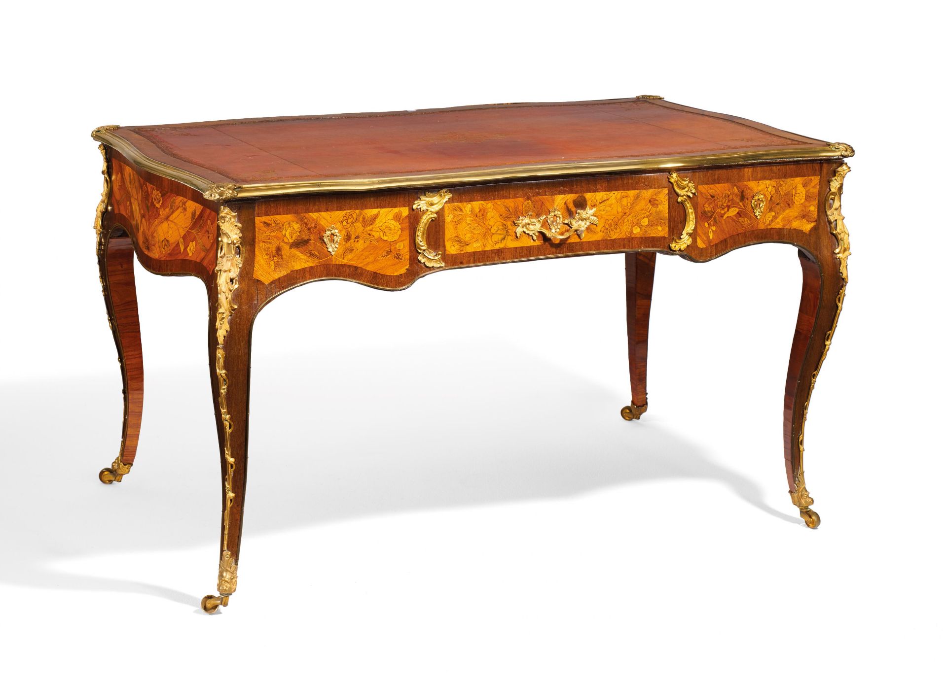 BUREAU PLAT LOUIS XV. Paris. Um 1750. Rosenholz, Königsholz, Nussbaum, Ahorn u.a. poliert und