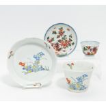 KOPPCHEN UND UNTERSCHALE MIT ASIATISCHEM DEKOR. Meissen. 18./19.Jh. Porzellan mit blauem