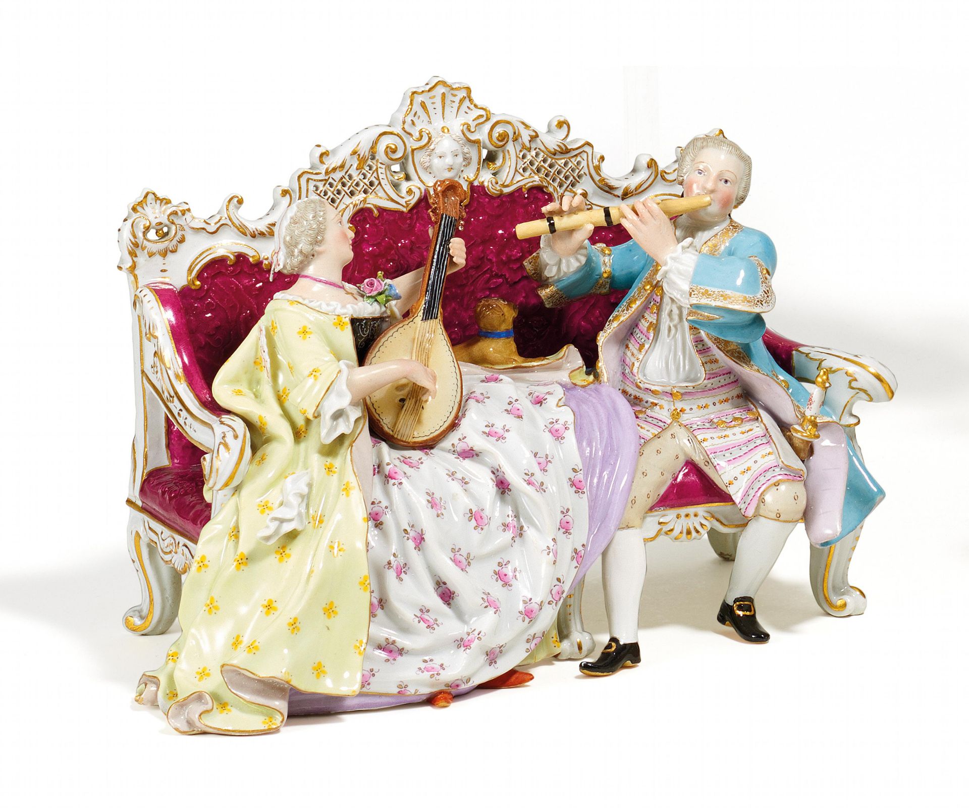 GALANTE SOFAGRUPPE. Meissen. Vor 1924. Modell J.J. Kaendler. Porzellan, farbig und gold staffiert.