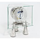 ATMOS DU MILLÉNAIRE. Jaeger LeCoultre. Schweiz. 2000. Glas, Chrom und Email. Mit Mondphase, Datum