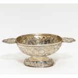 BRANNTWEINSCHALE. Wohl Niederlande. Um Mitte 18. Jh. Silber. Ca. 228g. 9x 25,5x11,5cm. Marken